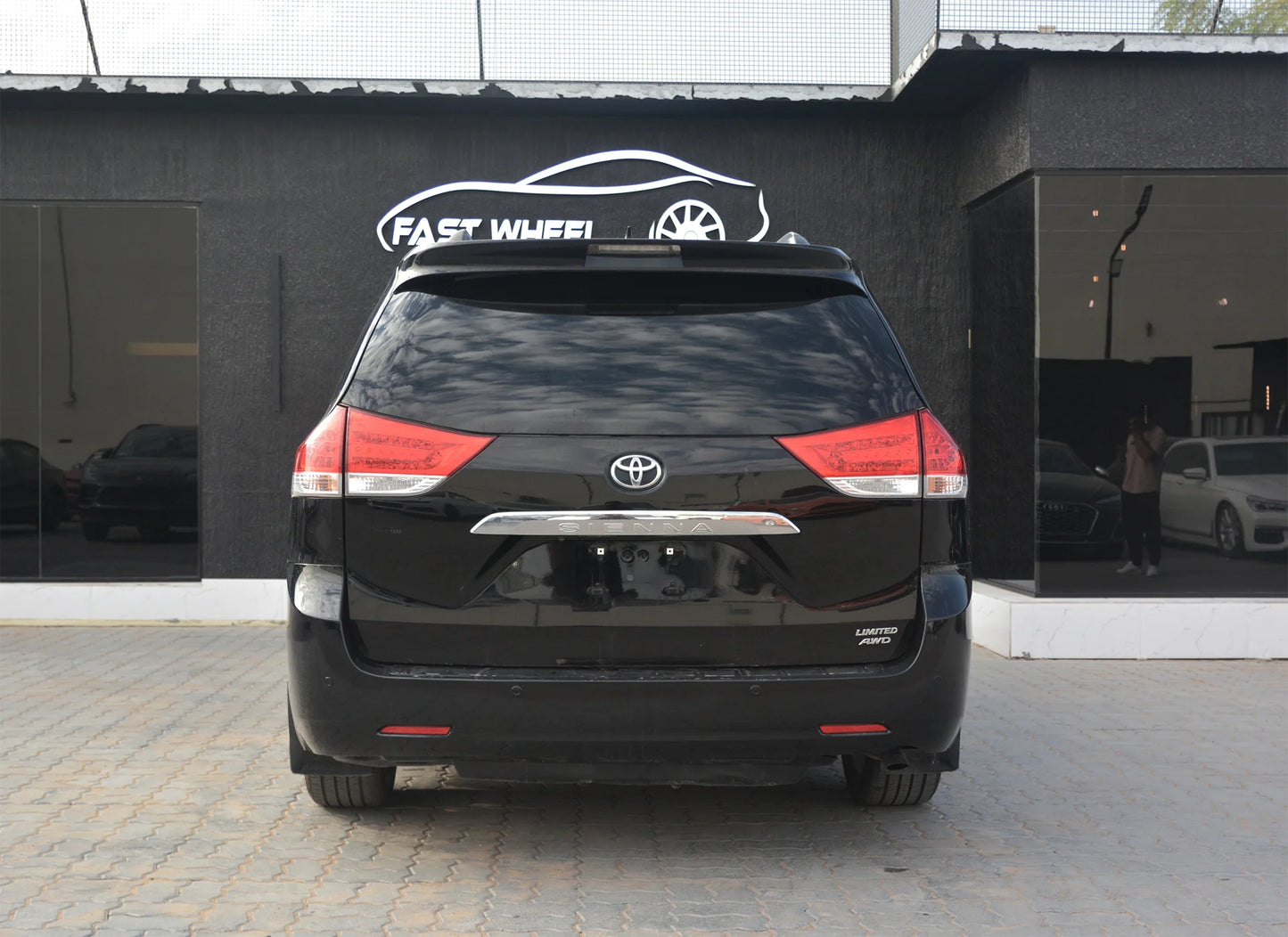 2011 TOYOTA SIENNA XLE - Fast Wheel