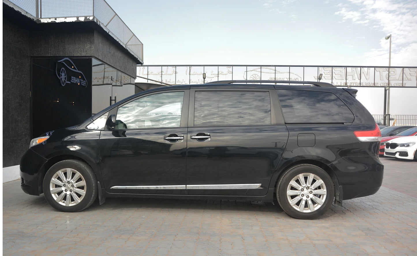 2011 TOYOTA SIENNA XLE - Fast Wheel
