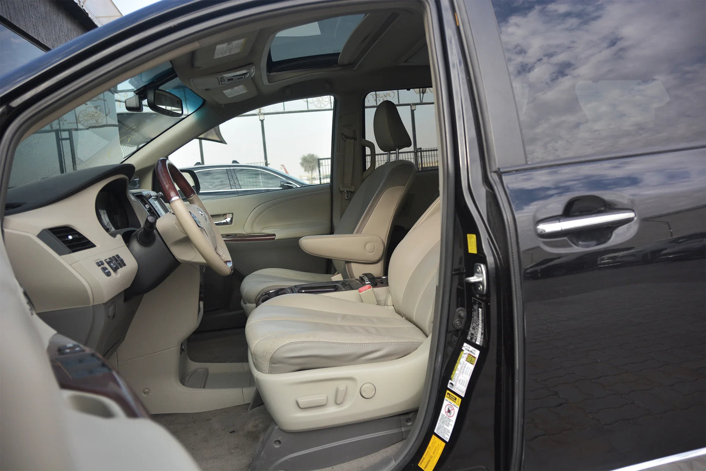 2011 TOYOTA SIENNA XLE - Fast Wheel