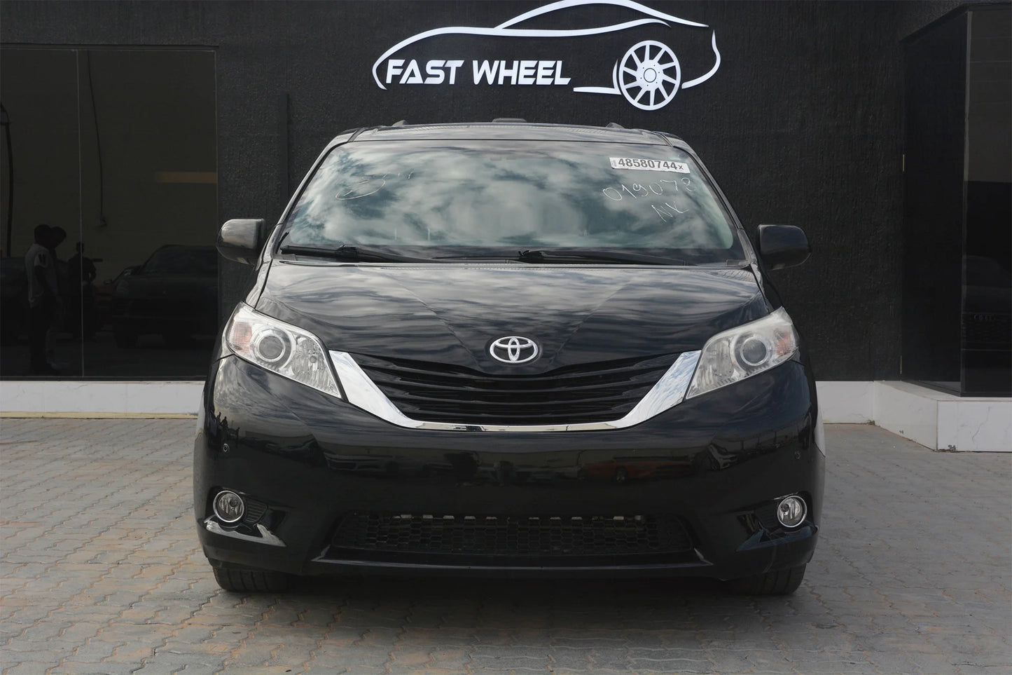 2011 TOYOTA SIENNA XLE - Fast Wheel