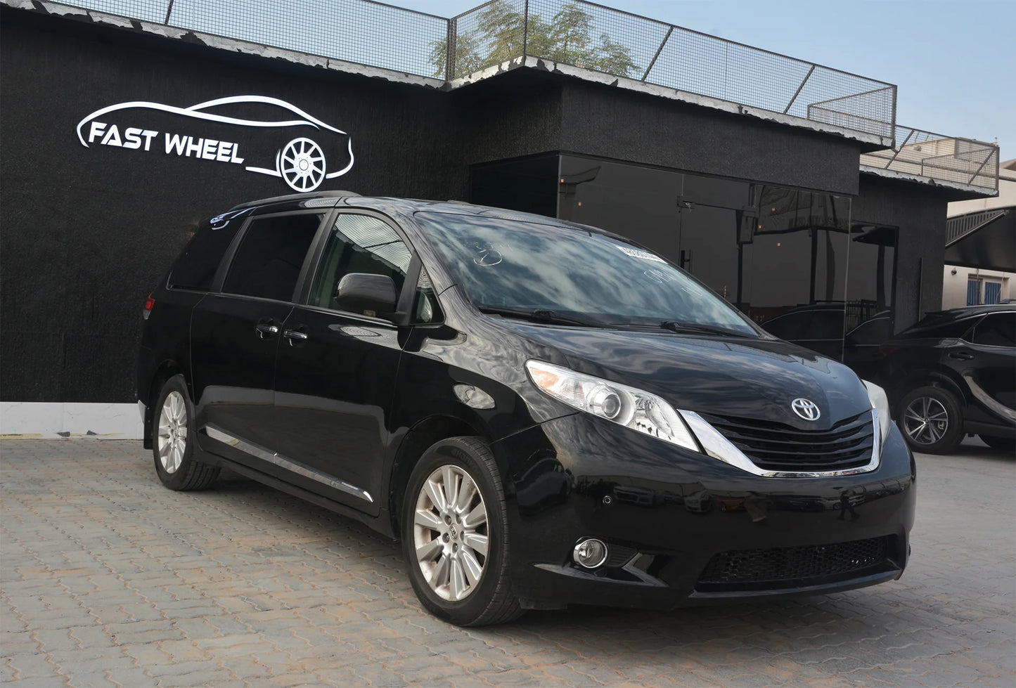 2011 TOYOTA SIENNA XLE - Fast Wheel