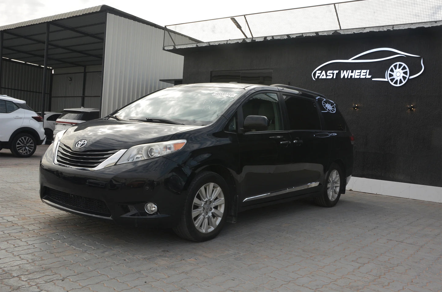 2011 TOYOTA SIENNA XLE - Fast Wheel