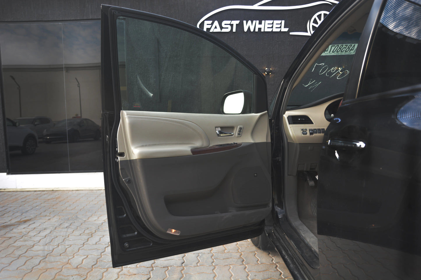 2011 TOYOTA SIENNA XLE - Fast Wheel