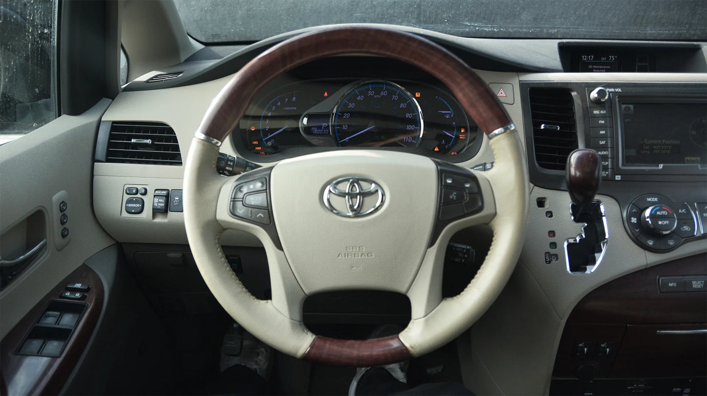 2011 TOYOTA SIENNA XLE - Fast Wheel