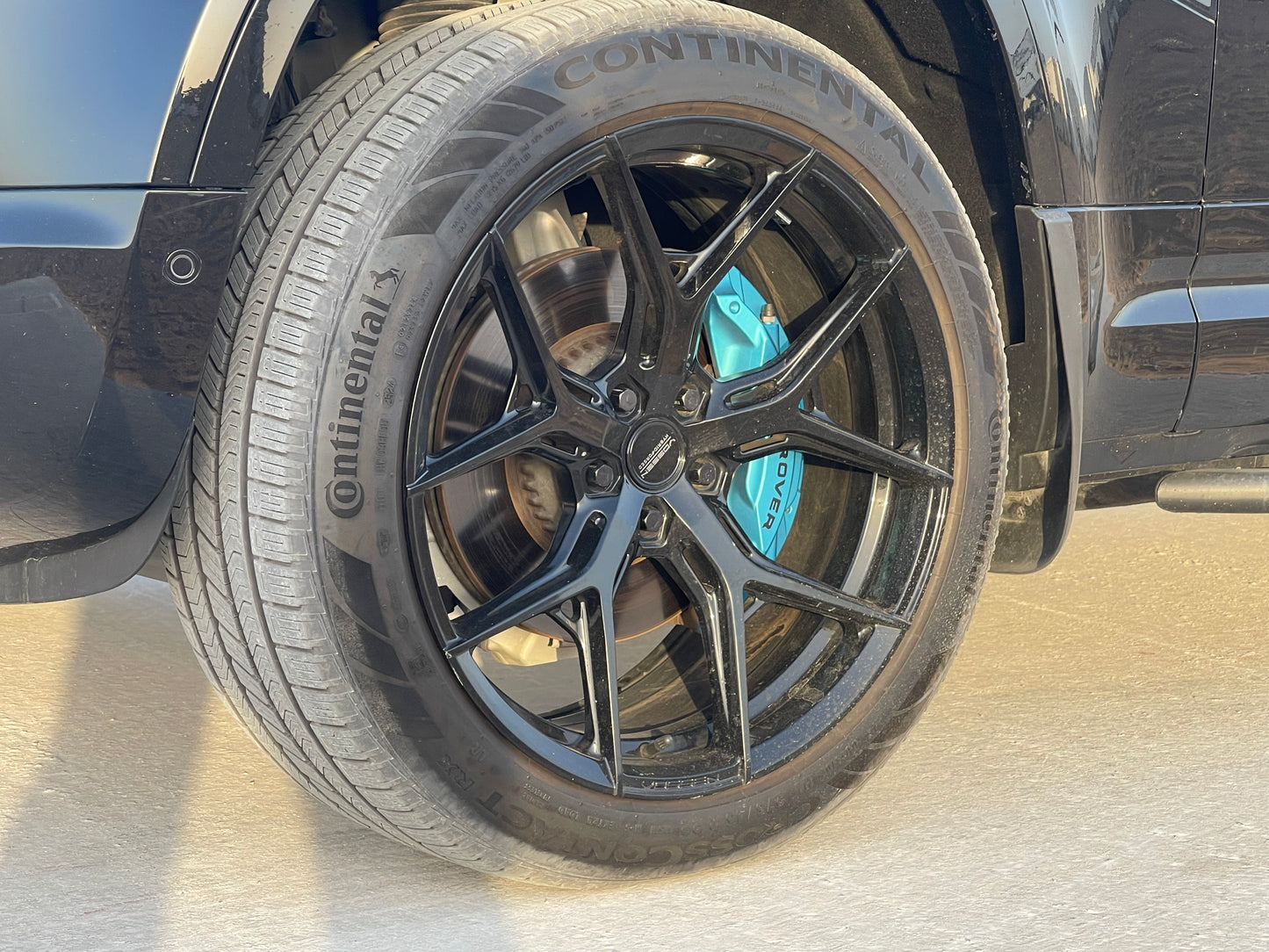 2023 LAND ROVER DEFENDER P400 - Fast Wheel