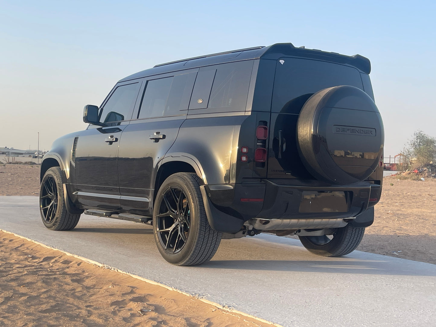 2023 LAND ROVER DEFENDER P400 - Fast Wheel