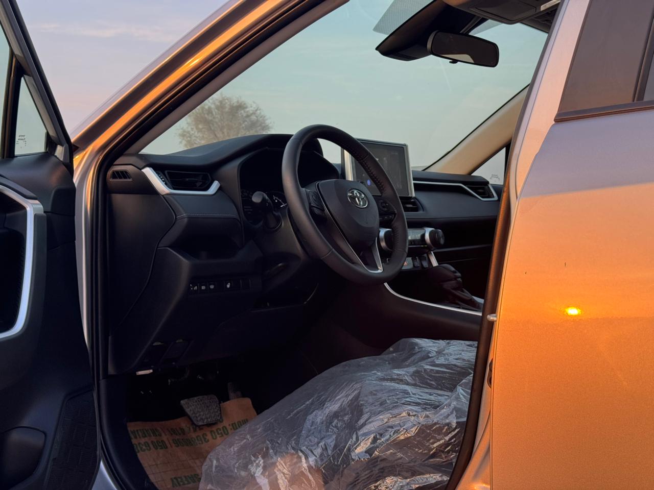 2024 TOYOTA RAV4 XLE - Fast Wheel
