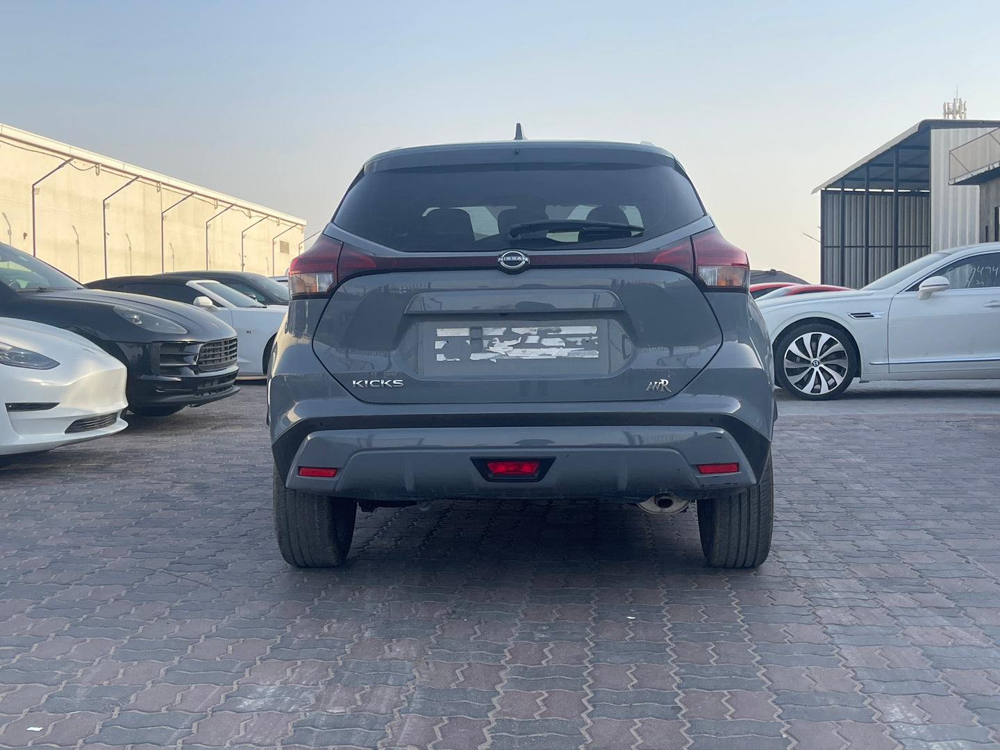 Nissan Kicks 2024 Clean title(GCC) - Fast Wheel