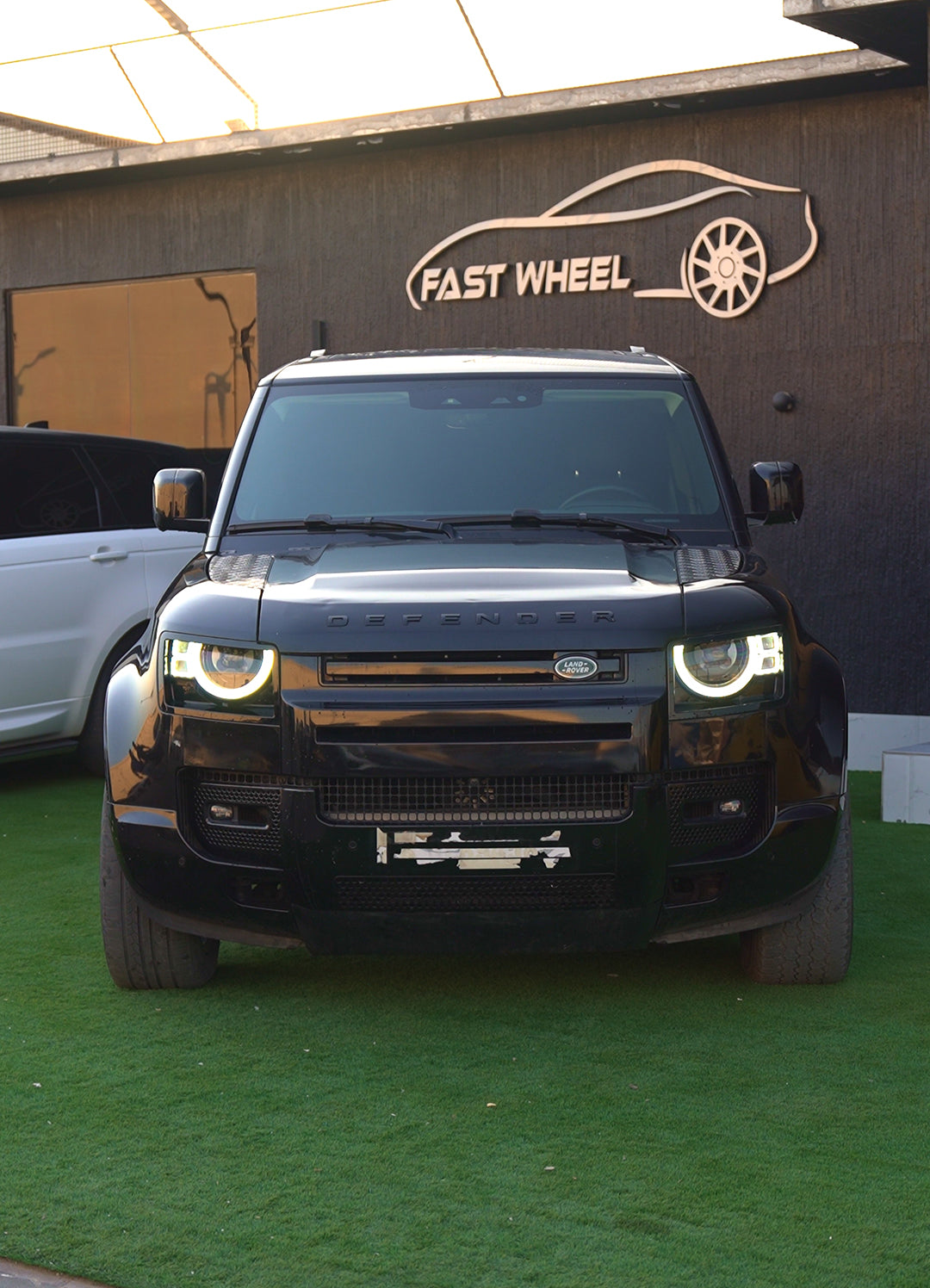 Land Rover Defender P400 - Fast Wheel