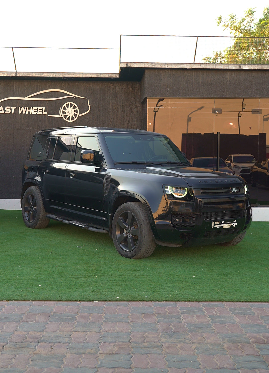 Land Rover Defender P400 - Fast Wheel