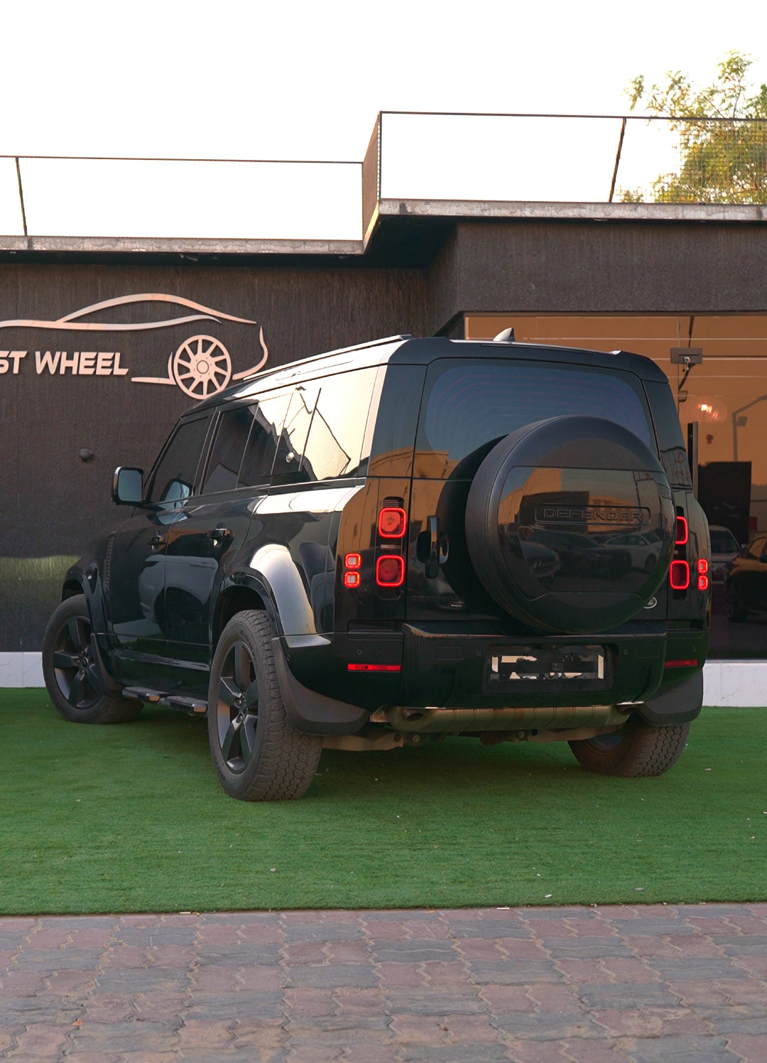 Land Rover Defender P400 - Fast Wheel